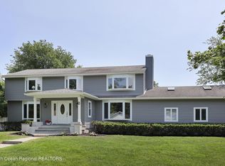 8 Ellen Ct, Ocean, NJ 07712