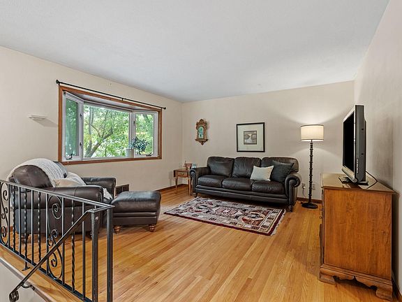 2nd image of 2207 Orchard Ln