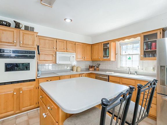 5th image of 505 Hillcrest East St