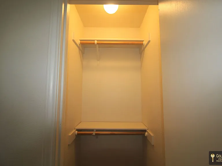 401 W Ave E — Photo 17