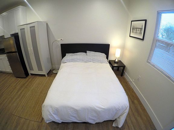 4th image of 1629 Polk Ave #D