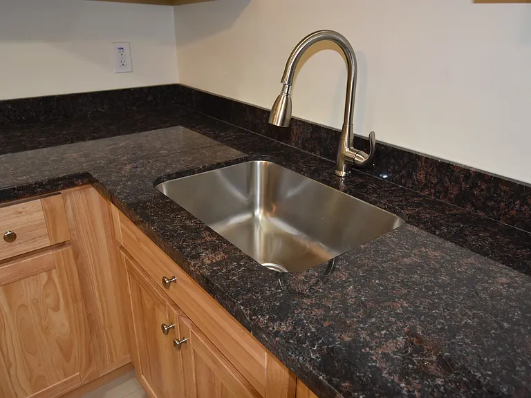 Los Robles Apartments — Photo 9