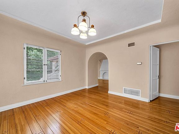 5th image of 856 S Wooster St