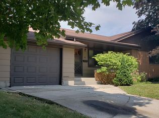 1006 Bonnie Ct, Plymouth, WI 53073