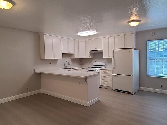 3rd image of 915 S 11th St #915