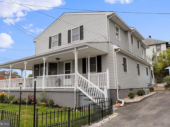 3rd image of 1202 W Washington St