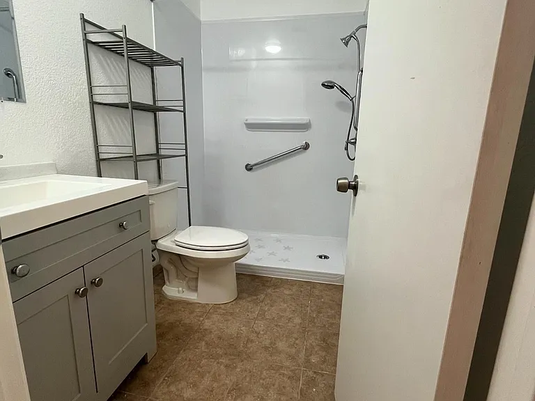 4433 Logan Ave — Photo 10