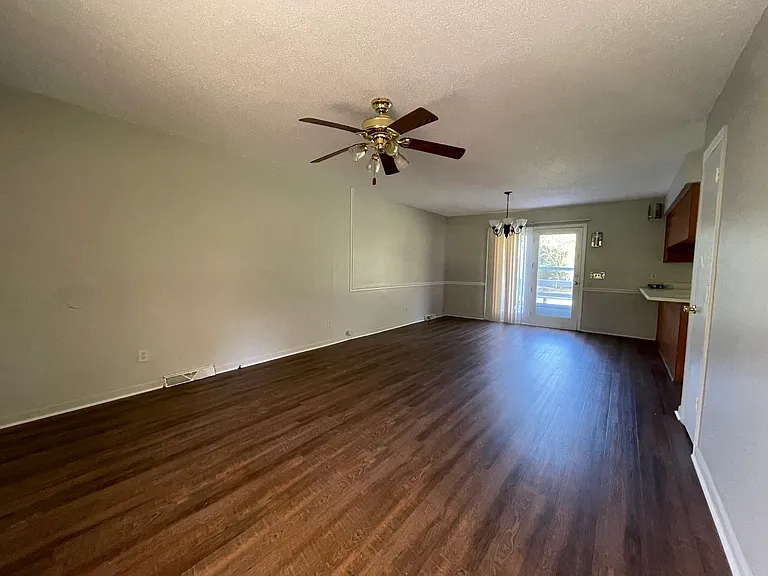 103 Smith Ct #103 — Photo 3