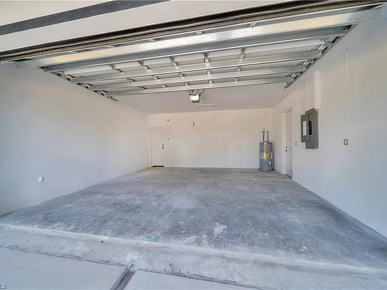 1142 Dutchess St E — Photo 29
