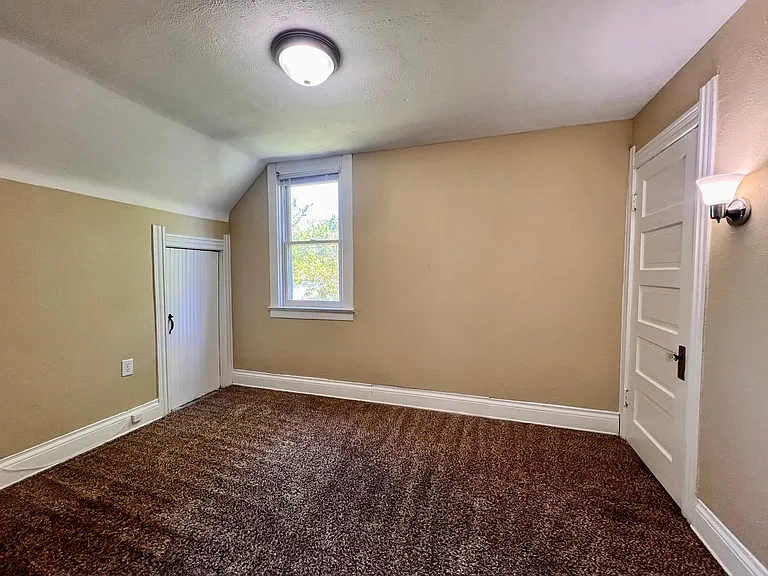 1337 Moore St — Photo 9