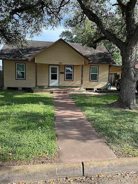 919 W Henrietta