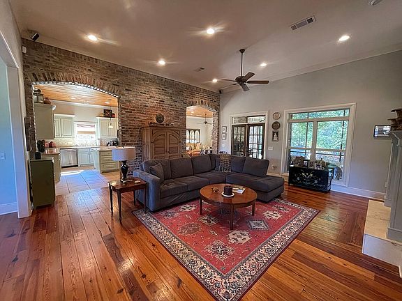 4th image of 109 Woodbury Park Pl