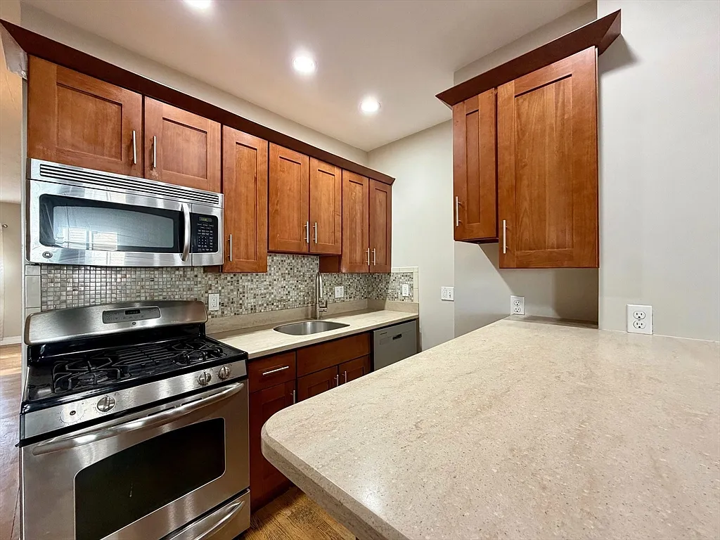1 bed, 2.0 bath, 1182 sqft, $3,600 — Photo 4