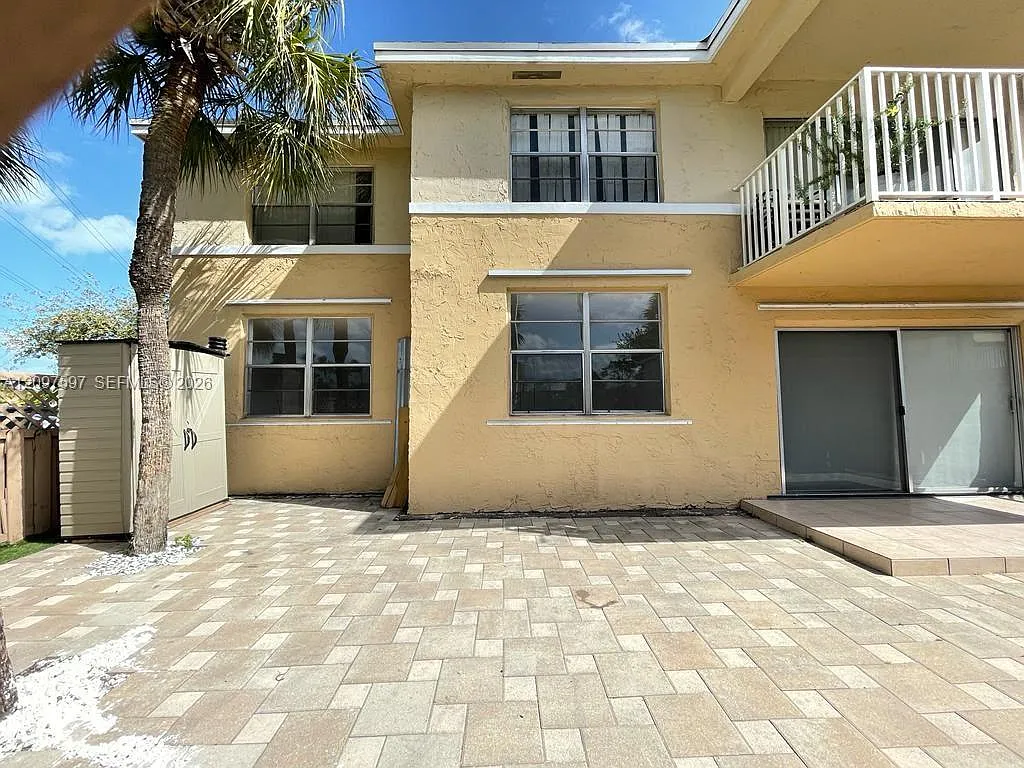 Doral Gardens Condo — Photo 2