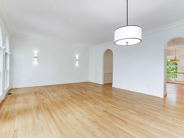 1332 N Oak St — Photo 14