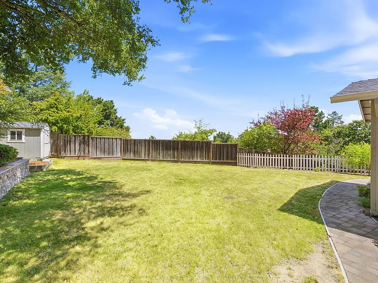 930 Sousa Dr — Photo 12