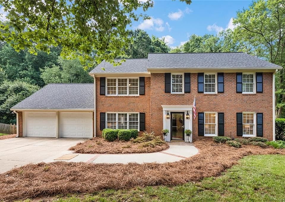 1st image of 1426 Logan Cir