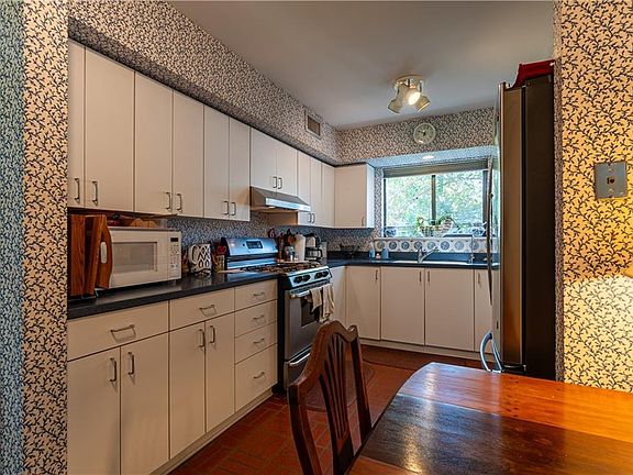 5th image of 3113 Nelson St