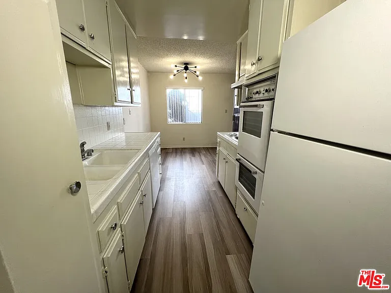 1261 Granville Ave #4 — Photo 8