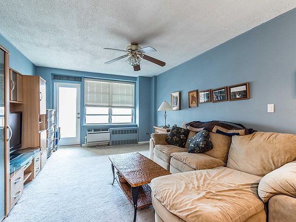 4th image of 410 E Broadway APT 6X