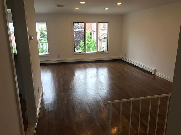 4th image of 55 Saint Johns Ave #2