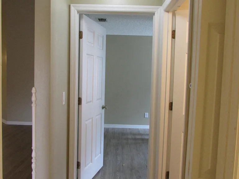 700 Benton Dr — Photo 11