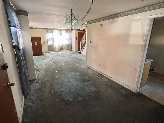 4th image of 217 Emerald Ln