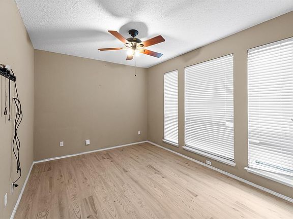 2nd image of 1226 Rivercrest Dr #1226