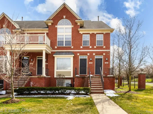3290 Camden Dr, Troy, MI 48084