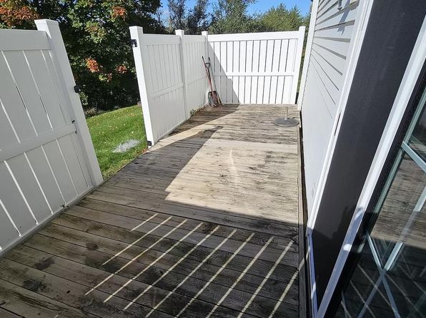 1674 Cornell Dr, Hoffman Estates, IL 60169 – 2-bedroom rental in Hoffman Estates