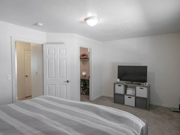 369 N Main St #4 — Photo 16