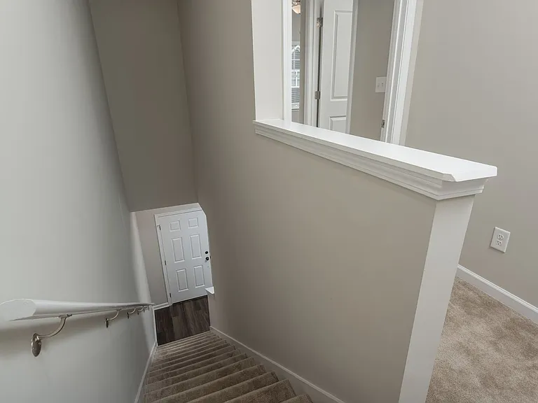 Edgewood Condos — Photo 41