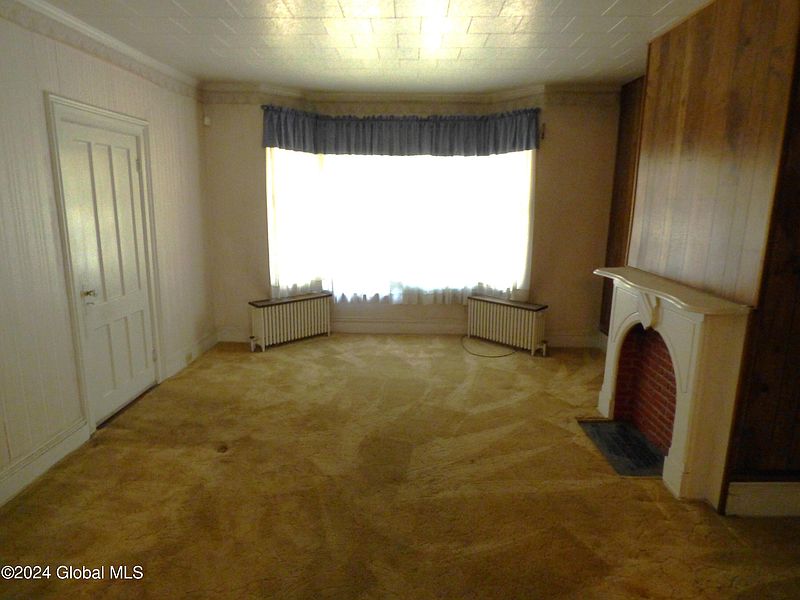 4th image of 820 5th Avenue