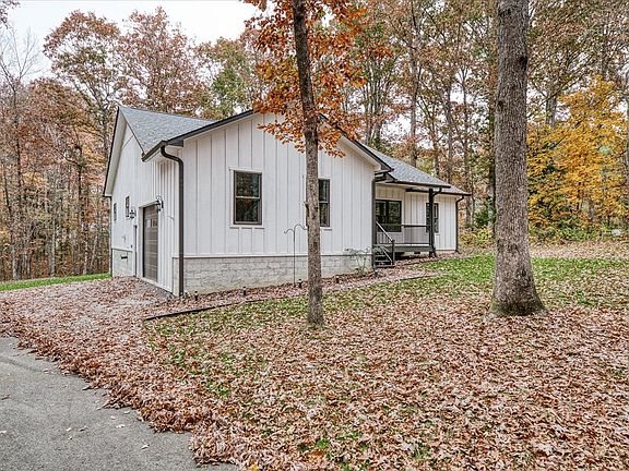 3rd image of 206 Whitehead Dr