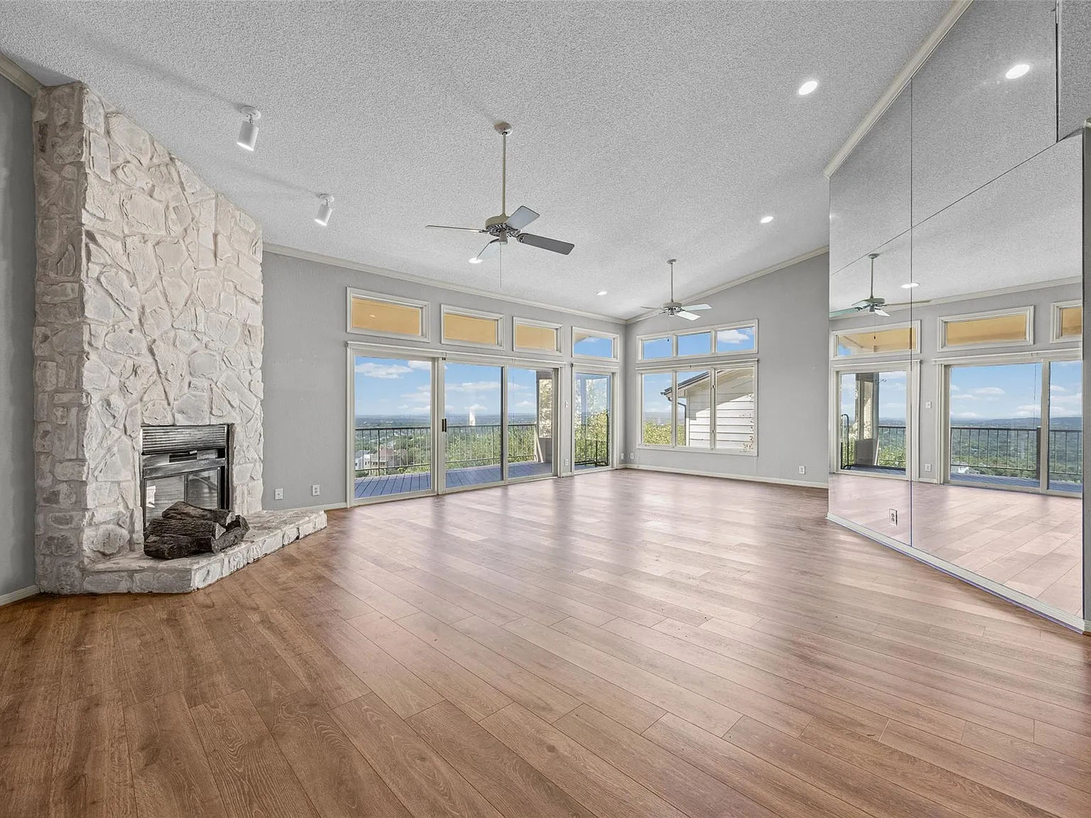 4 bed, 3.5 bath, 3143 sqft, $3,900 — Photo 1