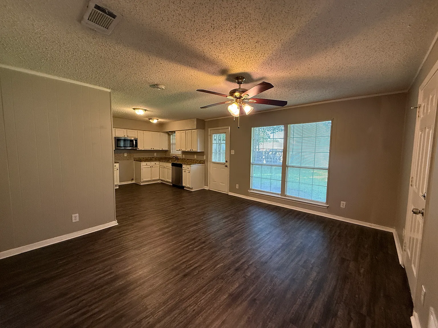 303 Ridgefield Circle Mesquite, Texas 75149 — Photo 4