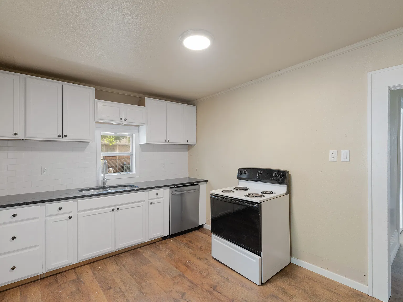 3 bed, 1361 sqft, $1,400 — Photo 4