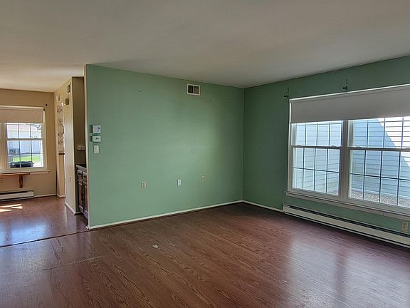 3rd image of 539A Warwick Court