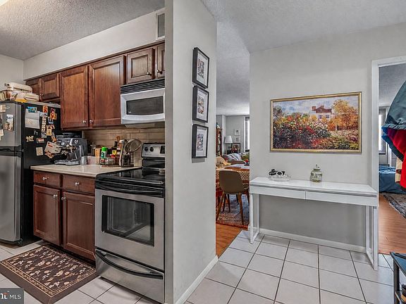 5th image of 1420 Locust St APT 6M
