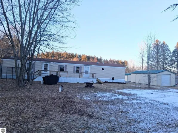 8937 Sanders Rd, Vestaburg, MI 48891