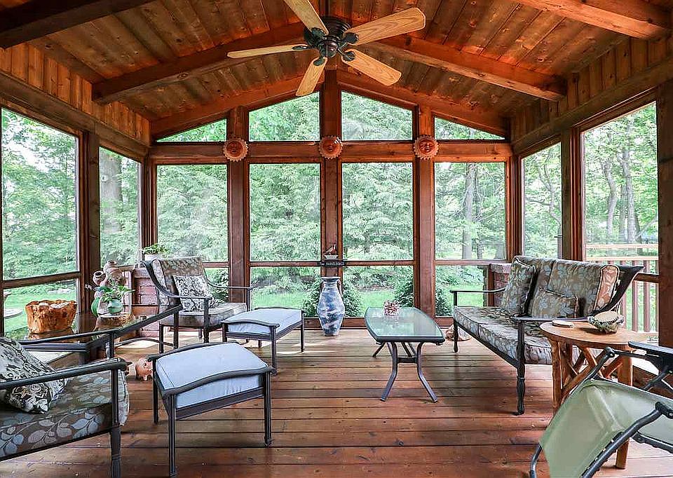 2nd image of 812 W Brookforest Dr