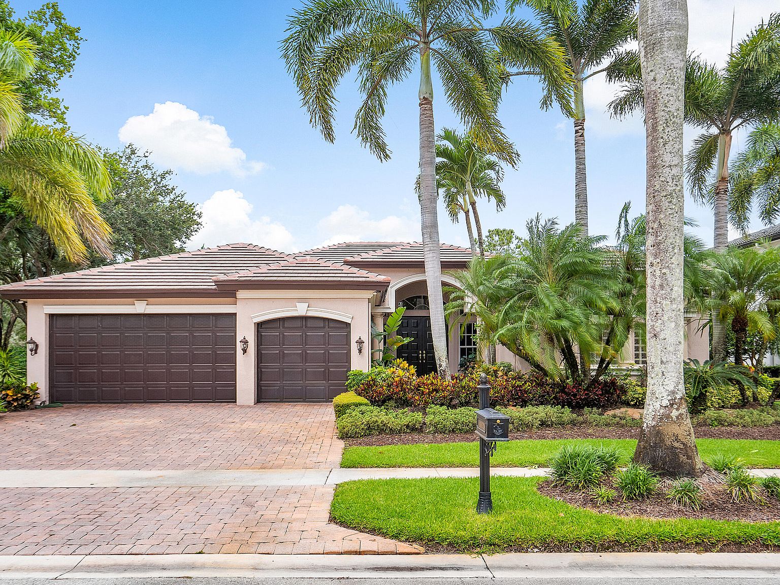 16039 Laurel Creek Dr