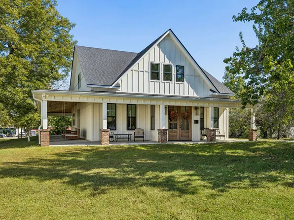 17 E 1st Ave, Hohenwald, TN 38462