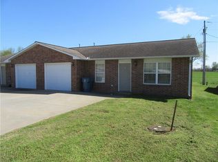 645 E 1st St, Gentry, AR 72734