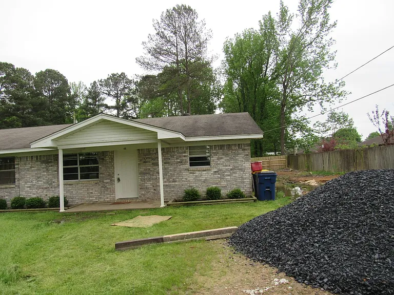 415 Waymack Dr — Photo 2