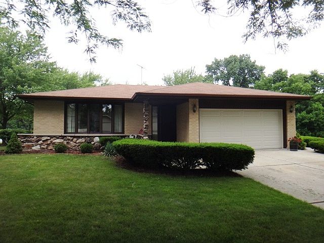 1st image of 105 Cambridge Ct