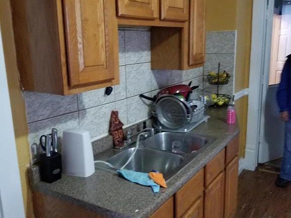 5th image of 2329 S 9th Pl