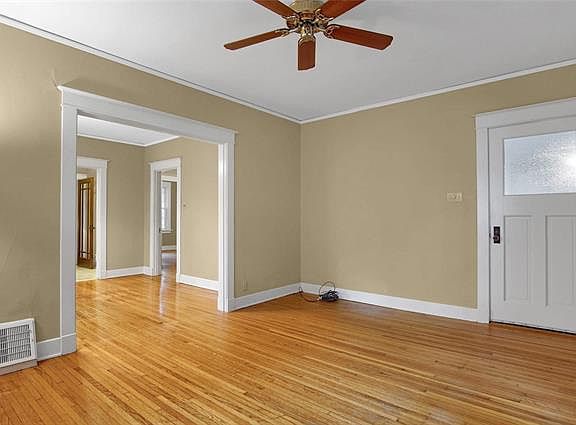 3rd image of 1568 Grand Ave