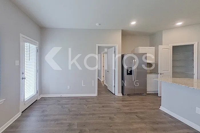 113 Yardley Ct — Photo 4