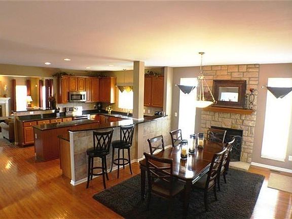 4th image of 7696 Hunt Club Dr